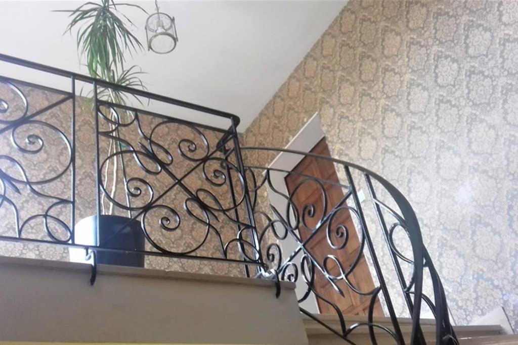 Spacieux Appartement Proche Centre Et Piscine Condom Buitenkant foto